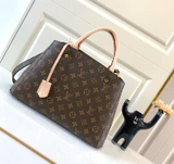 Capucines BB handbag